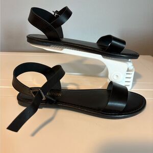 Dream Pairs Black Sandals - 8-1/2